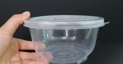 外賣塑膠餐盒不要扔，放廚房水池邊，超好用，一年省下上百元