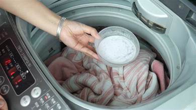 洗床單前，在洗衣機裡倒一碗水，再髒的床單也能洗得乾淨如新！
