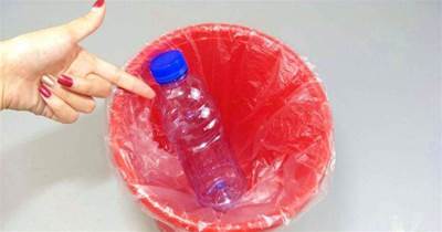 垃圾桶上放一個塑膠瓶，別提多聰明，可惜好多人不懂有啥用，學學！