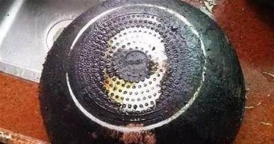 鍋底上撒一把，不管多厚的黑垢，輕輕一擦和新的一樣乾淨， 厲害！