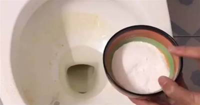 在家自製清潔粉，不管馬桶黃漬多髒多厚，黃漬嗶嗶掉下來，一沖就乾淨
