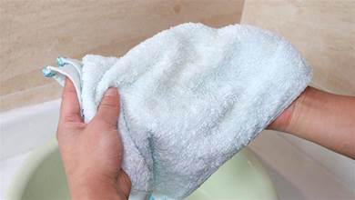 毛巾用髒了不用開水煮，一個簡單清洗方法，毛巾洗得潔淨如新