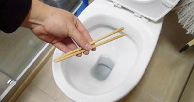 廁所裡放一雙筷子，真是厲害，能解決家家戶戶的煩惱，早學早受益
