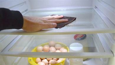 冰箱髒了不可用水擦！教你一個訣竅，快速把冰箱汙漬和細菌全部清理乾淨，實用又簡單