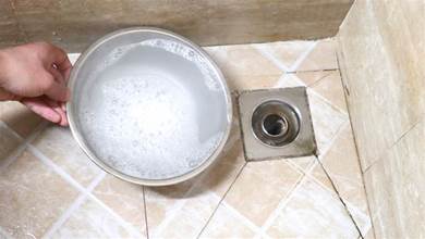 衛生間下水道裡倒一碗，下水道立馬不髒也不臭，看完在家試一試