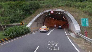 為什麼跑高速隧道要靠左走？老司機：不知吃了多少虧才總結出來！