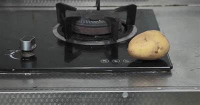 把土豆放在灶臺旁，作用真厲害，解決家家戶戶大難題，早知道早受益
