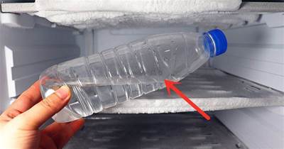 冰箱結冰太厚不用鏟，只需一個寶特瓶，5分鐘去除，一點不費勁